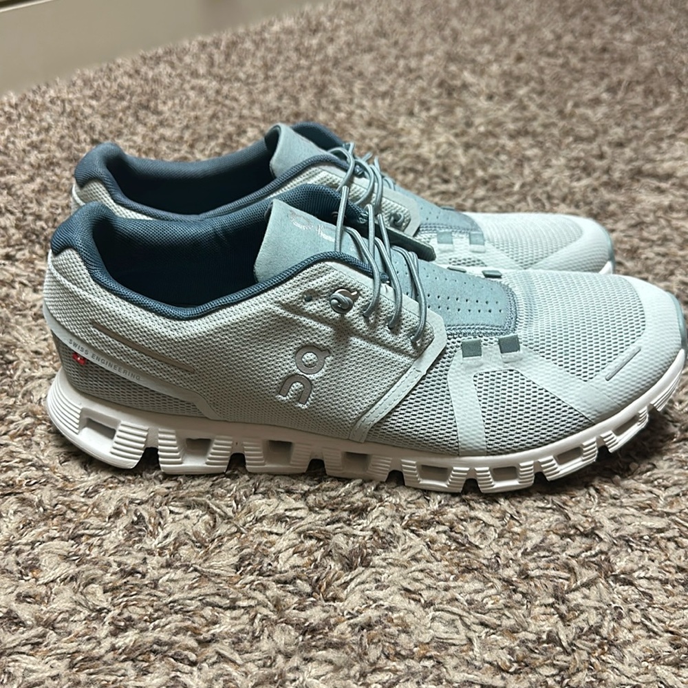 On Cloud Womens sneaker size 11